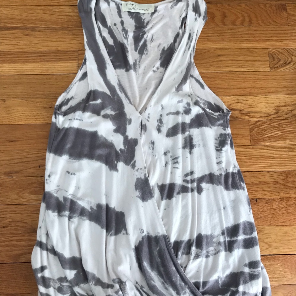Grey and white top
